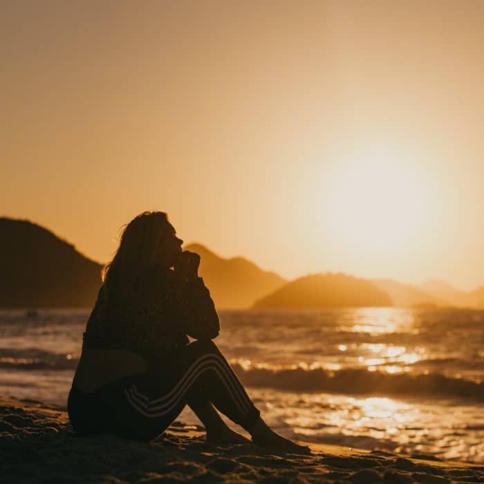 woman-staring-into-the-sunset